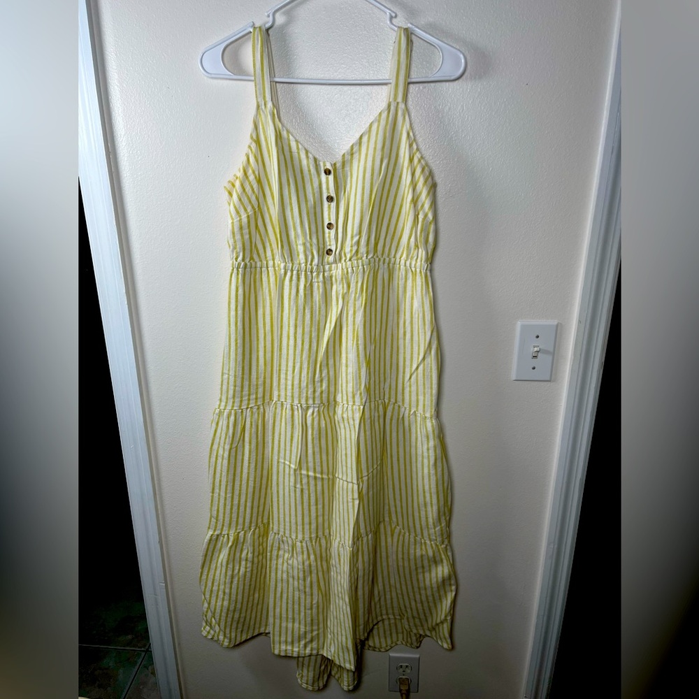 Women’s yellow and white maxi size large